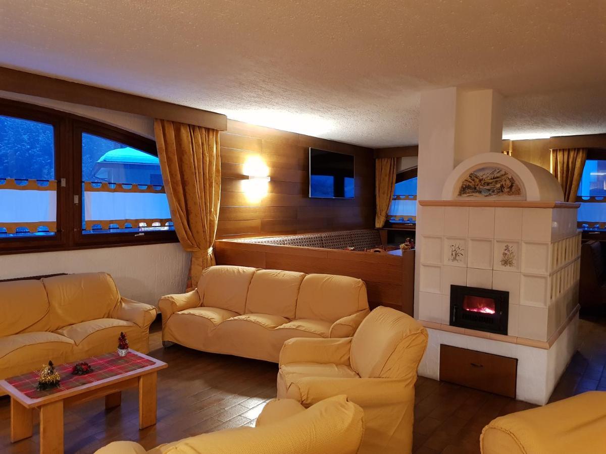 Hotel Alle Tre Baite Santa Caterina Valfurva Eksteriør billede